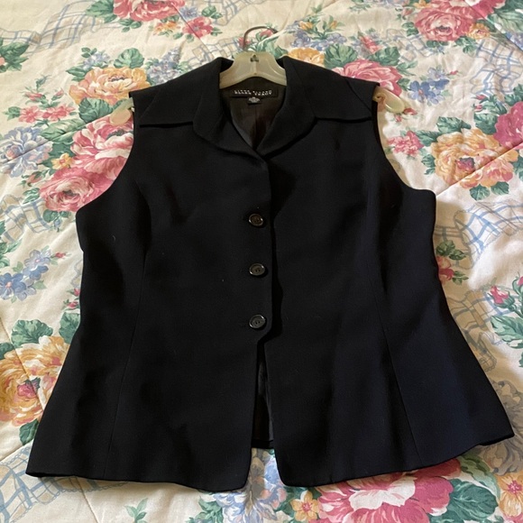 Ellen Tracy Black Button-Up Vest - Picture 1 of 1